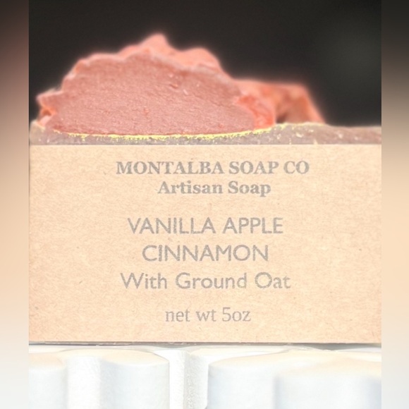 Handcrafted Soap - Artisan - VANILLA APPLE CINNAMON with ground oat - Picture 3 of 3